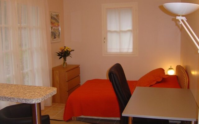 Domaine De Chantemerles