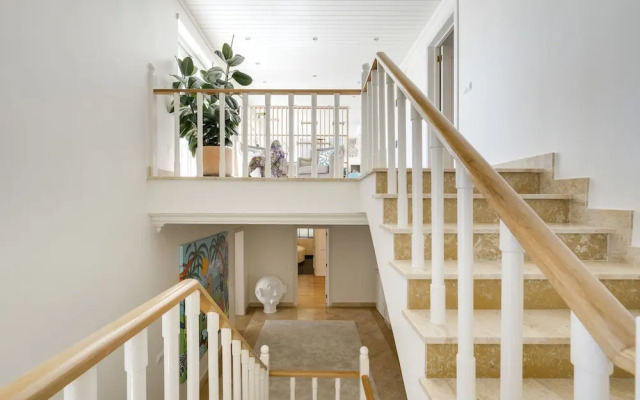 Coastline Arrabida Villa by Cadenzalux