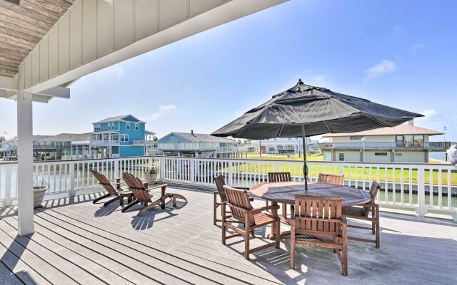 Waterfront Deck: Charming Galveston Home!