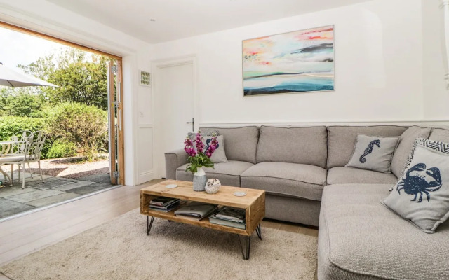 2 Garden Apartment