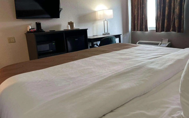 Quality Inn & Suites Louisville East
