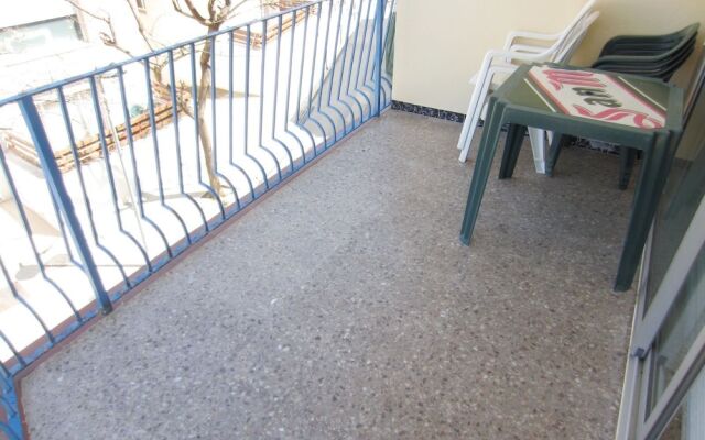 Flat one Step From La Vila de Llan?? -1774