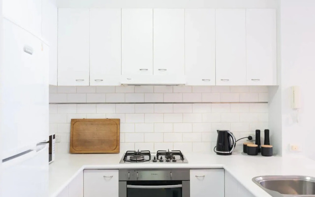 Stylish 3 Bedroom Melbourne Apartment