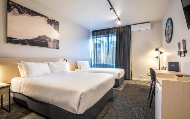Nightcap at Keysborough Hotel – Guest Rooms – Melbourne
