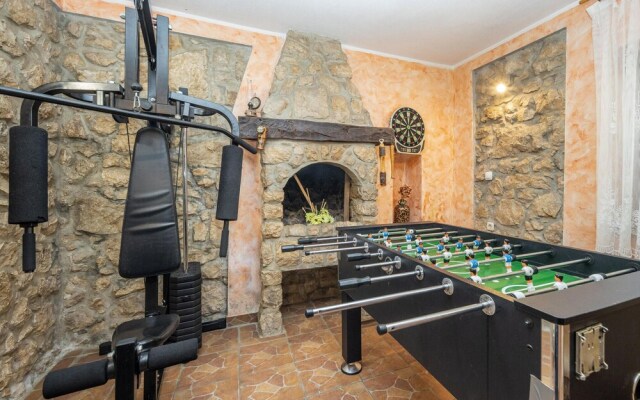 Stunning Home in Jadranovo With Wifi and 5 Bedrooms