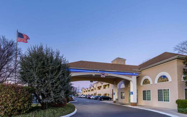 Days Inn & Suites by Wyndham Cherry Hill - Philadelphia