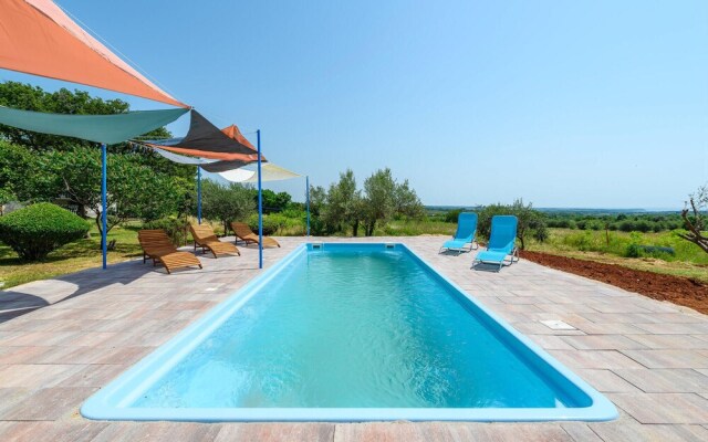 Awesome Home in Tar With Wifi and 3 Bedrooms