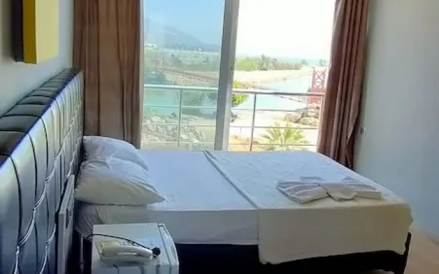 Anemonia Hotel