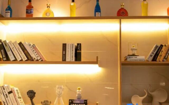 Youyi Hotel (Hainan University Branch)