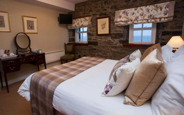 Port Charlotte Hotel
