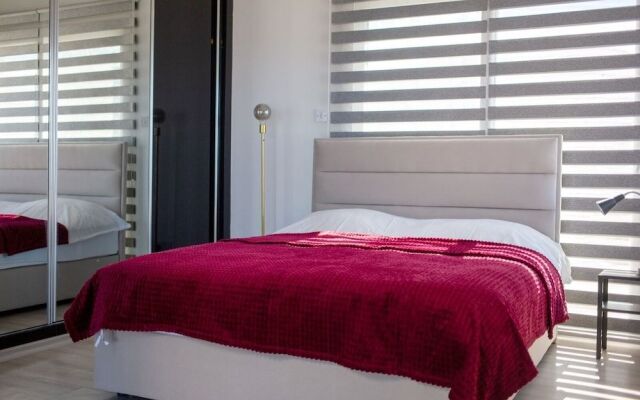 Immaculate 2-bed Penthouse in Kyrenia