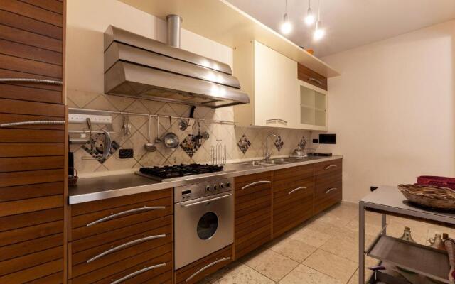 Villa piscina, campo calcetto, tennis, sauna m850