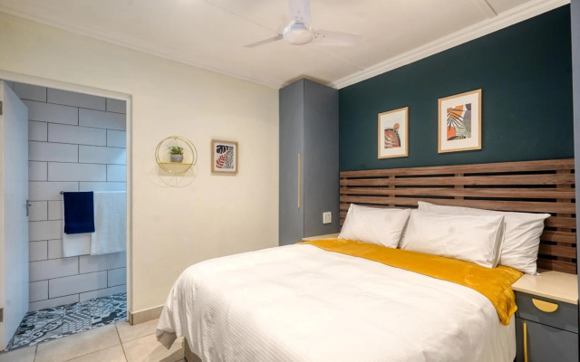 Hampton Collection - Trendy 2 Sleeper Apartment with Pool