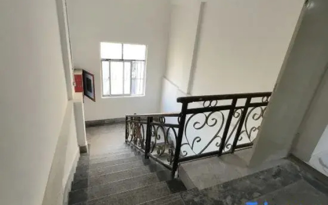 Shenzhen Qianxi Light Luxury Apartment (Xintangwei Subway Station)