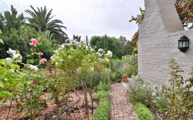 Three Oaks Bed  Breakfast