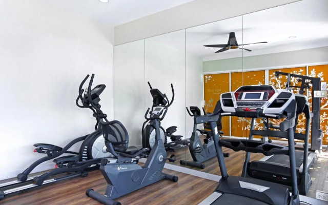 Fullroom 77 Srinakarin