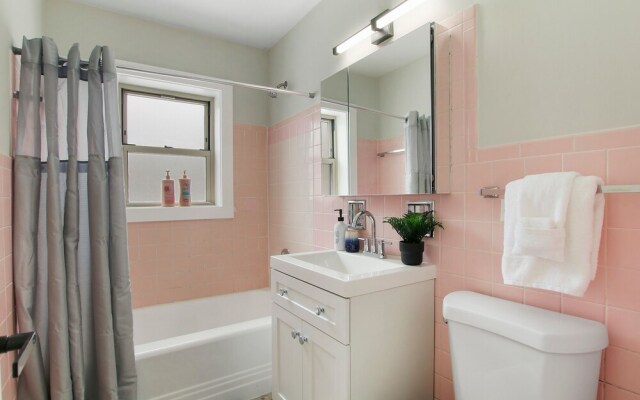 Fascinating 1BR Apartment in Skokie