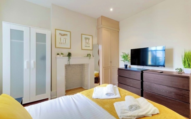 Cozy Fulham Retreat With Private Entrance & Hot Tub