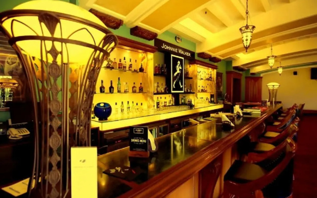 DLF Club 4