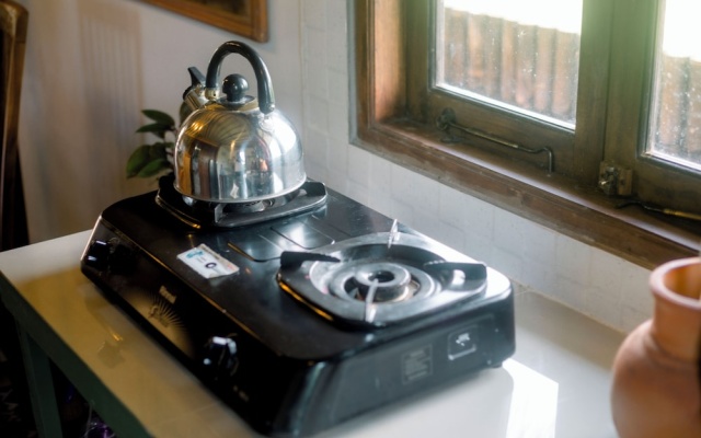 Breeze and Blossom Cottage Maguwo – Guest Rooms – Sleman
