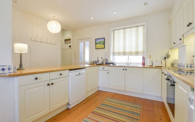 4 Coastguards Cottage