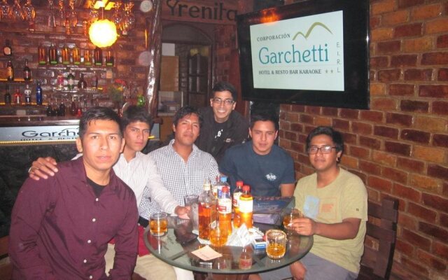 Hotel & Restobar Karaoke Garchetti
