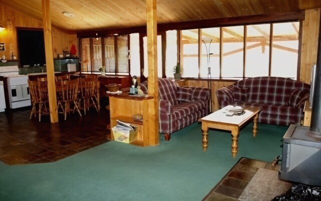 Pemberton Old Picture Theatre Holiday Apartments