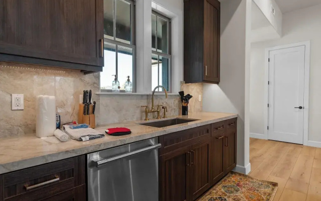 Pine Meadow All Seasons Lodge