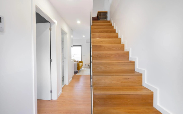 WHome Riverside View Premium Apartment w/ AC & Terrace