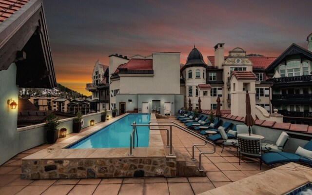 Arrabelle Luxury 4 BR Condo- Close To The Mountain by RedAwning - Save 20% on 7+ Nights!