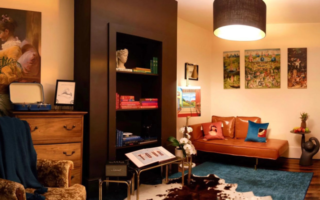 Lotus Gogh Apartment