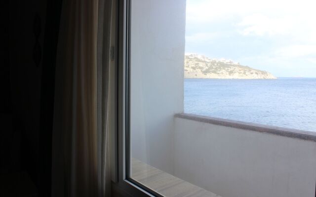 Can Karaburun Hotel