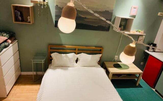 18 Tiny Room