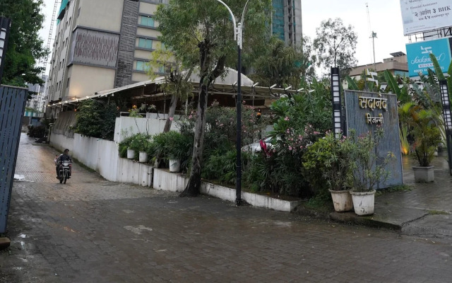 Hotel Sadanand Regency