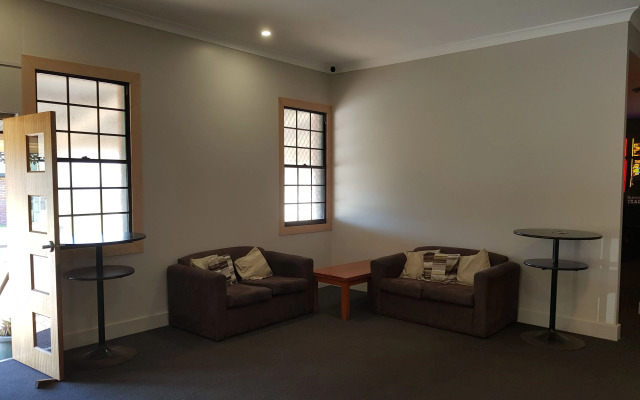 Lamington Hotel Motel