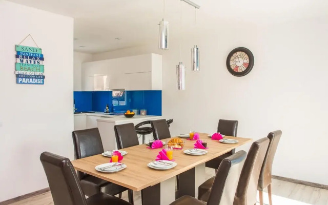 Beautiful Home in Kastel Kambelovac With Wifi and 4 Bedrooms