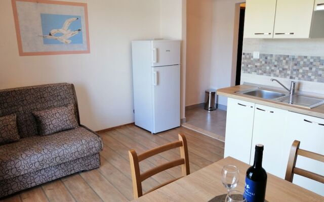 Apartments and Room Caric