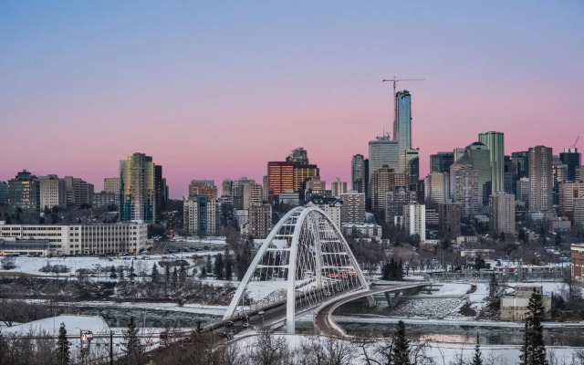 Delta Hotels by Marriott Edmonton Centre Suites