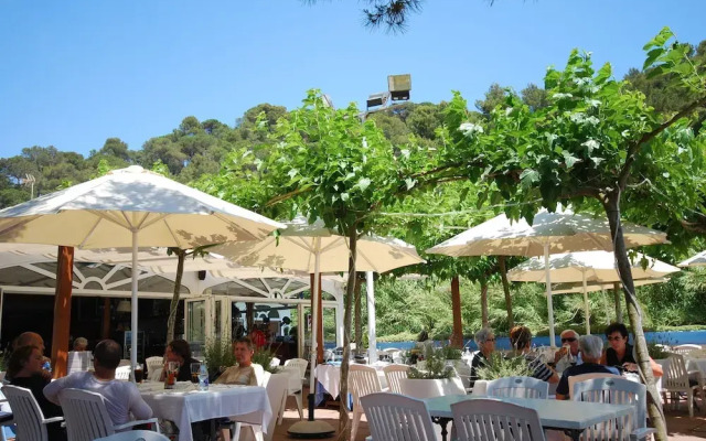 Peaceful Villa in Canyelles With Swimming Pool