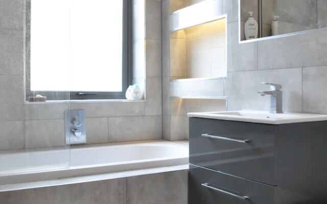 Spacious Contemporary 2 Bedroom Flat Near Camberwell