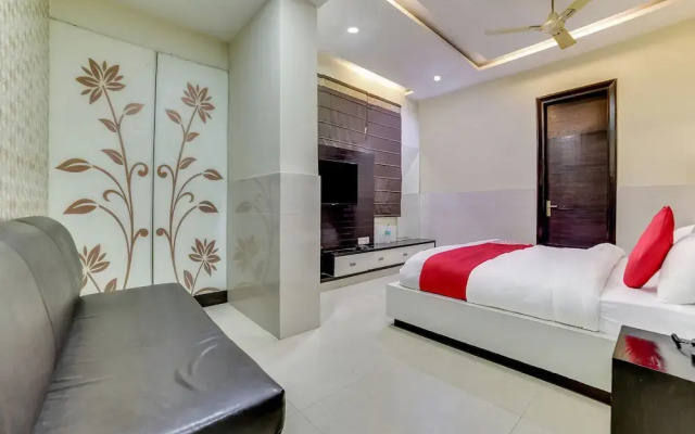 OYO Flagship 26585 Bhera Enclave Paschim Vihar