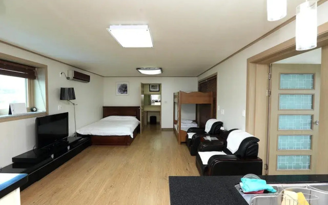 Jeju Ophirhouse Pension