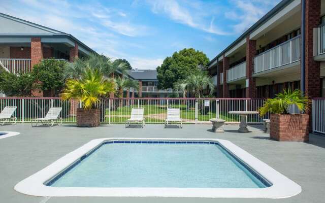 Days Inn by Wyndham Mobile I-65