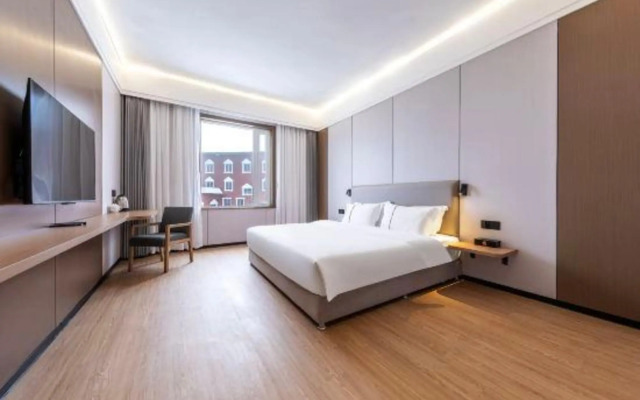 Xiling Snow Mountain Maple Leaf Hotel