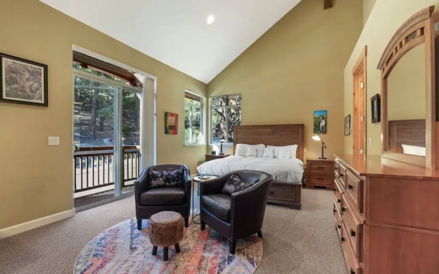 Heavenly Mountain Chalet - Skiing, Pets, Hot tub