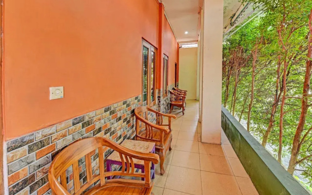 SPOT ON 91376 Hotel Bintang Flores