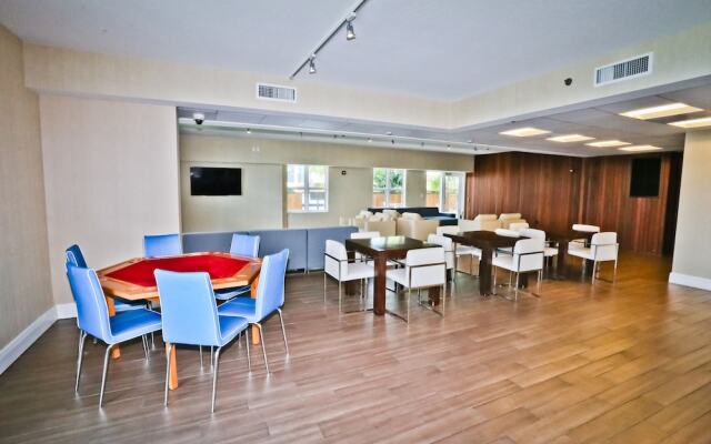 One Broadway Luxury Suites Downtown