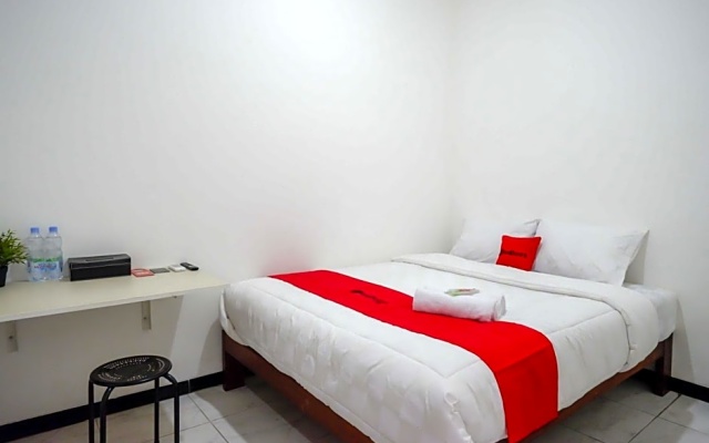 RedDoorz near GOR Jatidiri Semarang – Guest Rooms – Semarang
