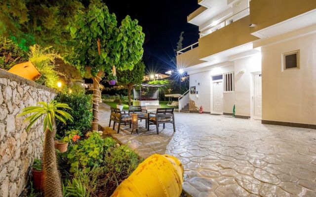 Stay Helios - Aparts & Pool Suites