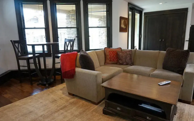 Ski in, Ski out, 3 Bedroom Luxury Residence on Fanny Hill in Snowmass Village